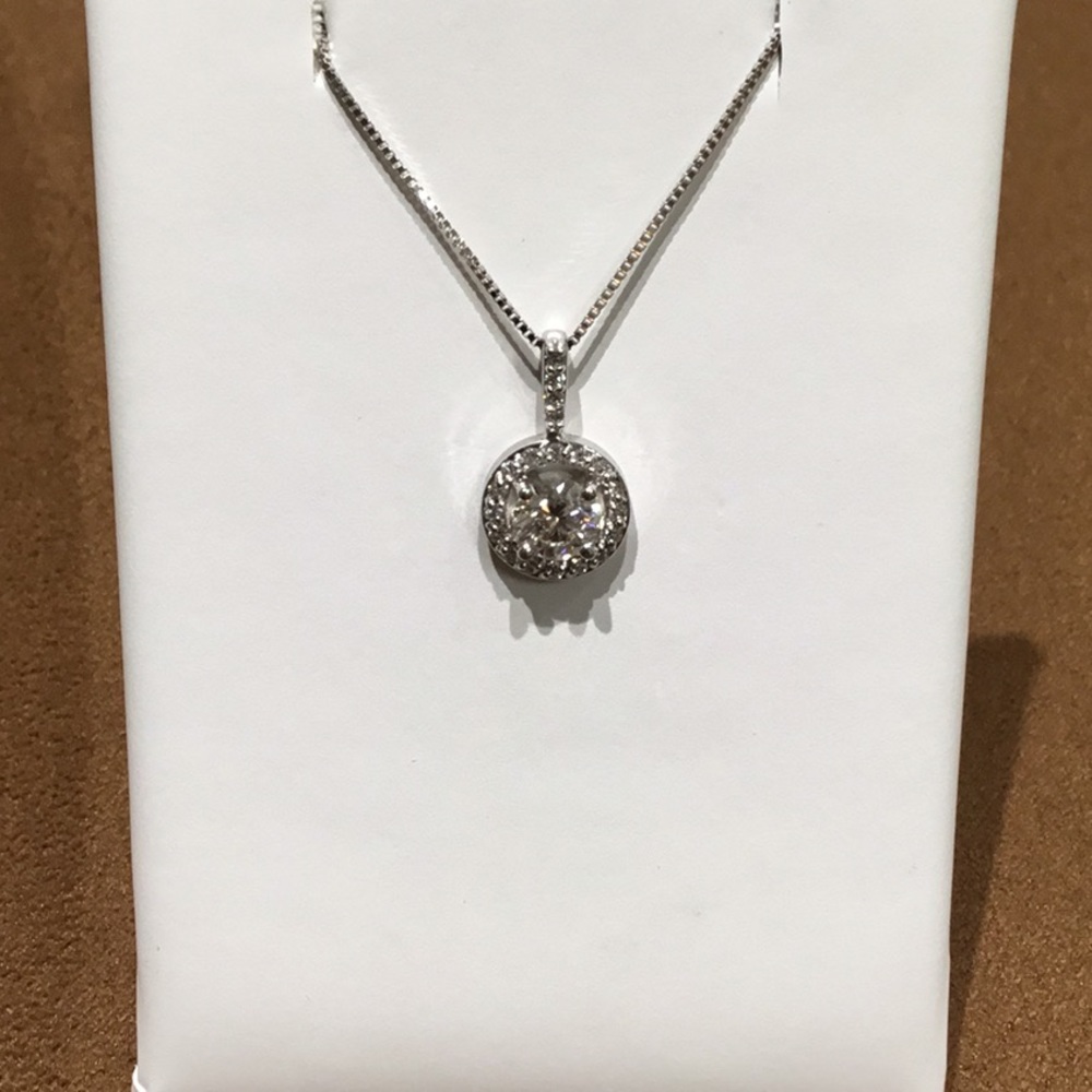 14kt White Gold Lab Grown Diamond Pendant